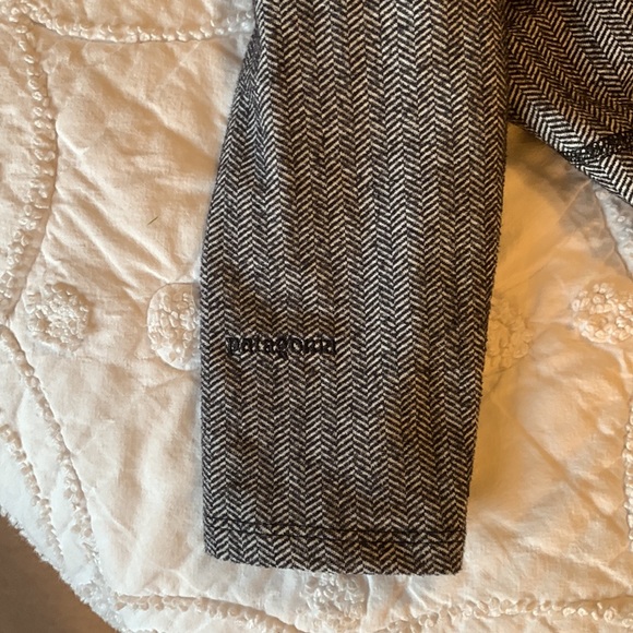 Patagonia hoodie EUC, women’s Small - Picture 4 of 5